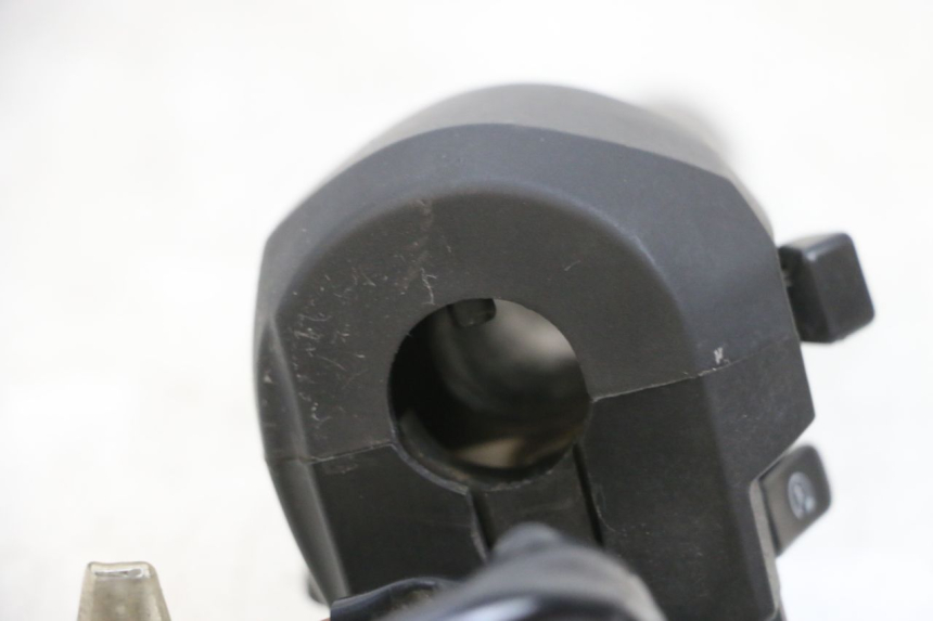 photo de RECHTER STUURSCHAKELAAR YAMAHA X-MAX XMAX 125 (2010 - 2013) - Zoom op gebruiksstaat