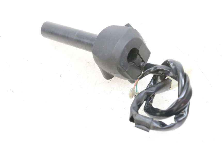 photo de RECHTER STUURSCHAKELAAR YAMAHA X-MAX XMAX 125 (2010 - 2013) - Bevestigingspunten