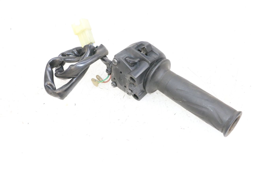 photo de RECHTER STUURSCHAKELAAR YAMAHA X-MAX XMAX 125 (2010 - 2013) - Detail van het onderdeel