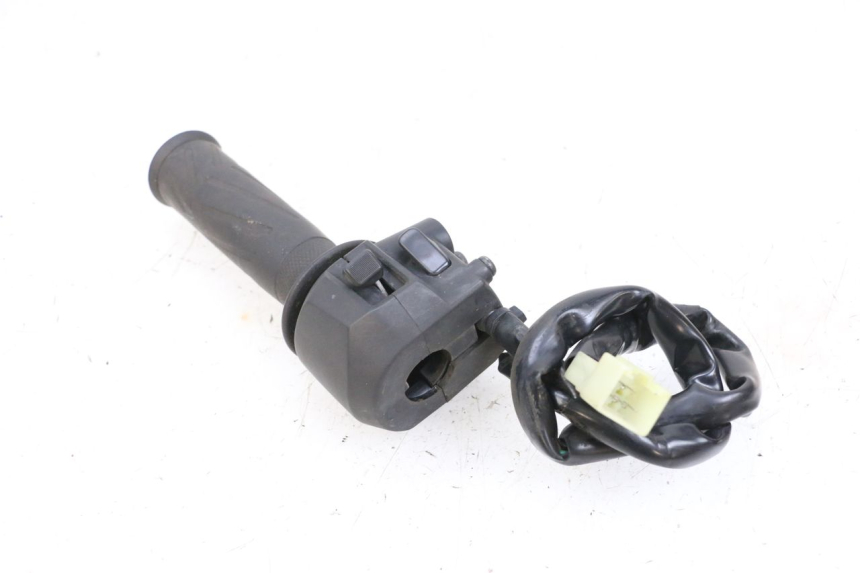 photo de RECHTER STUURSCHAKELAAR YAMAHA X-MAX XMAX 125 (2010 - 2013) - Bevestigingspunten