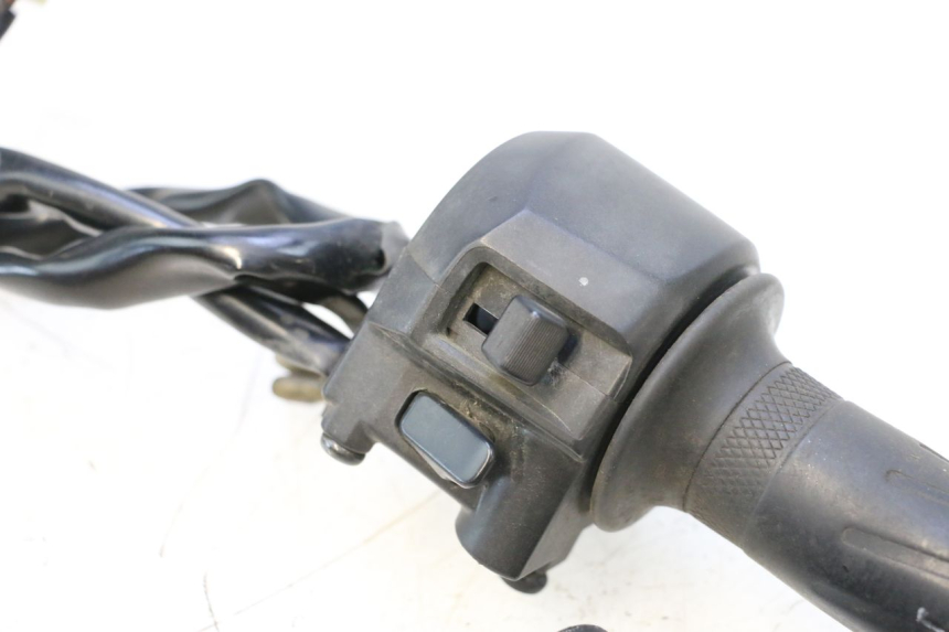 photo de RECHTER STUURSCHAKELAAR YAMAHA X-MAX XMAX 125 (2010 - 2013) - Zoom op gebruiksstaat