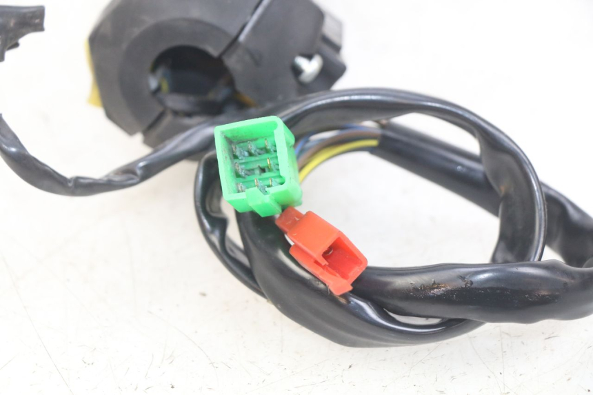 photo de RECHTS STUURSCHAKELAAR KYMCO X-TOWN XTOWN 125 (2016 - 2021) - Technische close-up