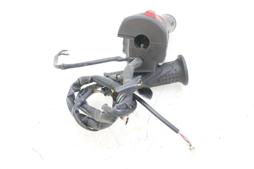 photo de RECHTER STUURSCHAKELAAR PIAGGIO X10 125 (2012 - 2017) - Detail van het onderdeel