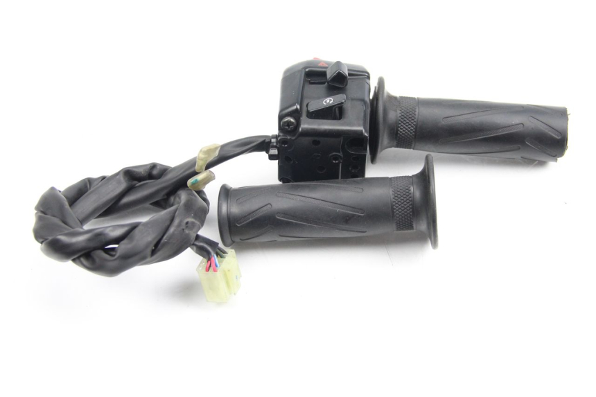 photo de RECHTER STUURSCHAKELAAR YAMAHA XP T-MAX TMAX 500 (2008 - 2012) - Zoom op gebruiksstaat