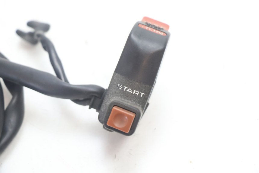 photo de RECHTE SCHAKELAAR HONDA XRV AFRICA TWIN 750 (1990 - 1992) - Detail van het onderdeel