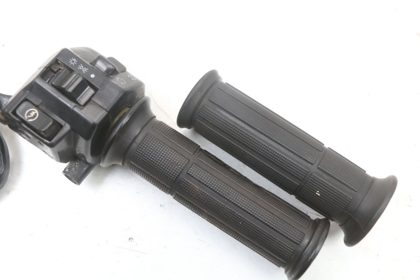 photo de RECHTER STUURSCHAKELAAR SYM XS 125 (2007 - 2016) - Detail van het onderdeel