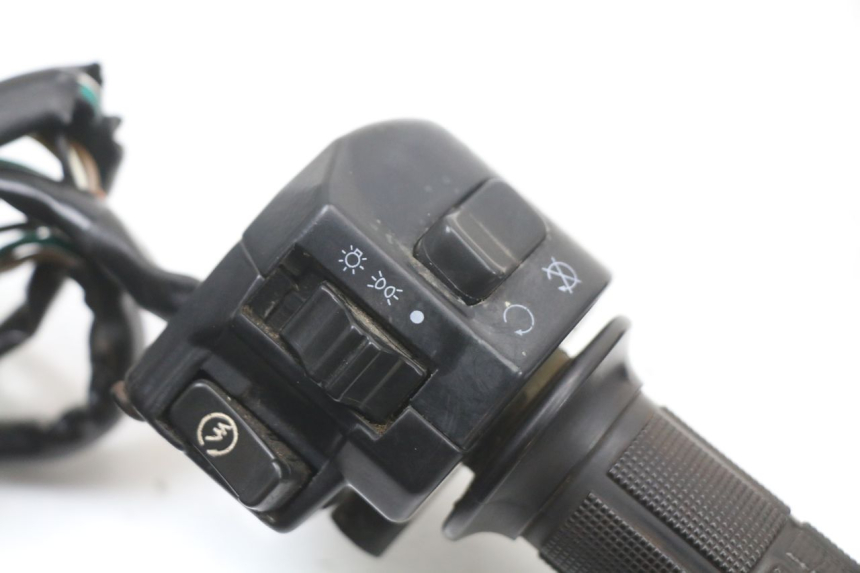 photo de RECHTER STUURSCHAKELAAR SYM XS 125 (2007 - 2016) - Zoom op gebruiksstaat