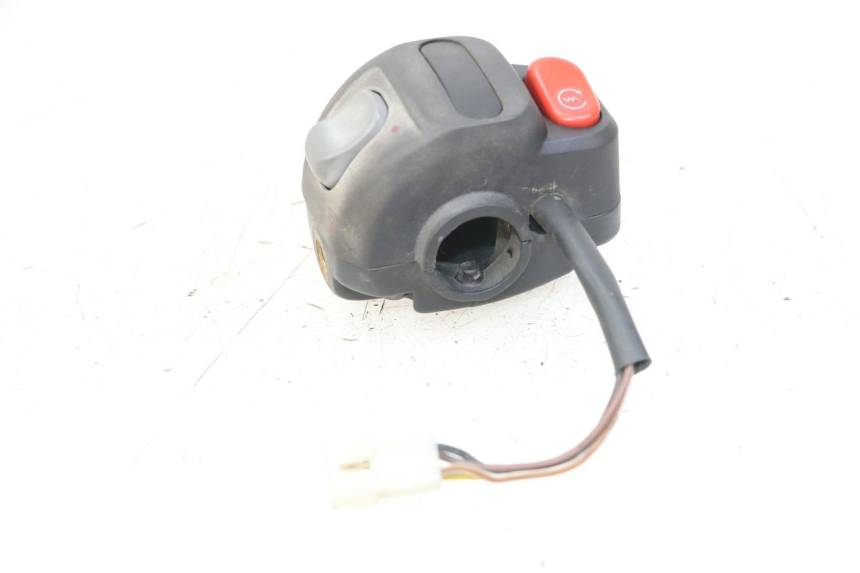 photo de RECHTS STUURSCHAKELAAR YAMAHA YP MAJESTY 125 (2007 - 2010) - Zoom op gebruiksstaat