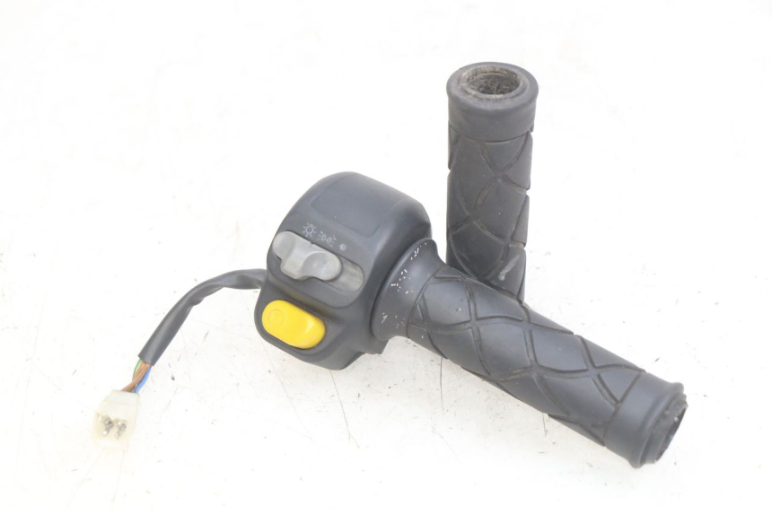 photo de RECHTER STUURSCHAKELAAR YAMAHA YP MAJESTY 125 (1998 - 2001) - Hoofdaanzicht