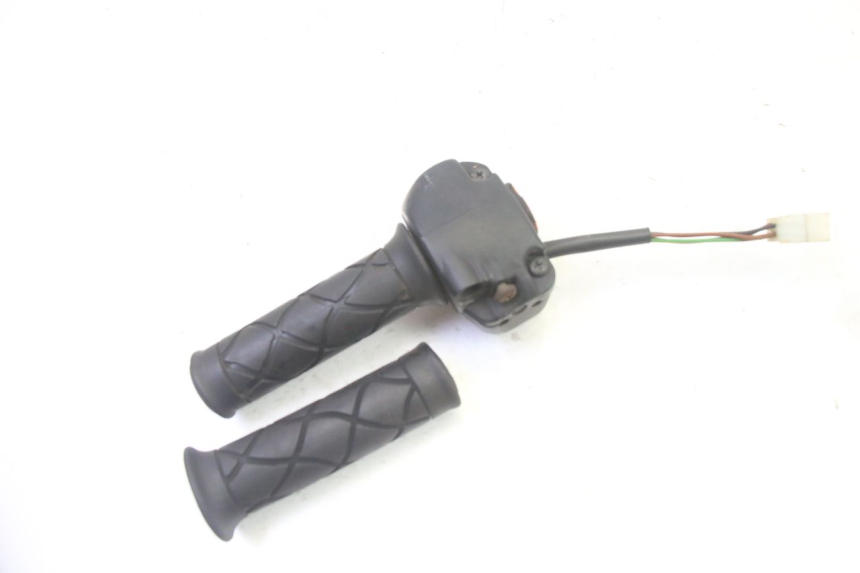 photo de RECHTS STUURSCHAKELAAR YAMAHA YP MAJESTY 125 (2007 - 2010) - Technische close-up