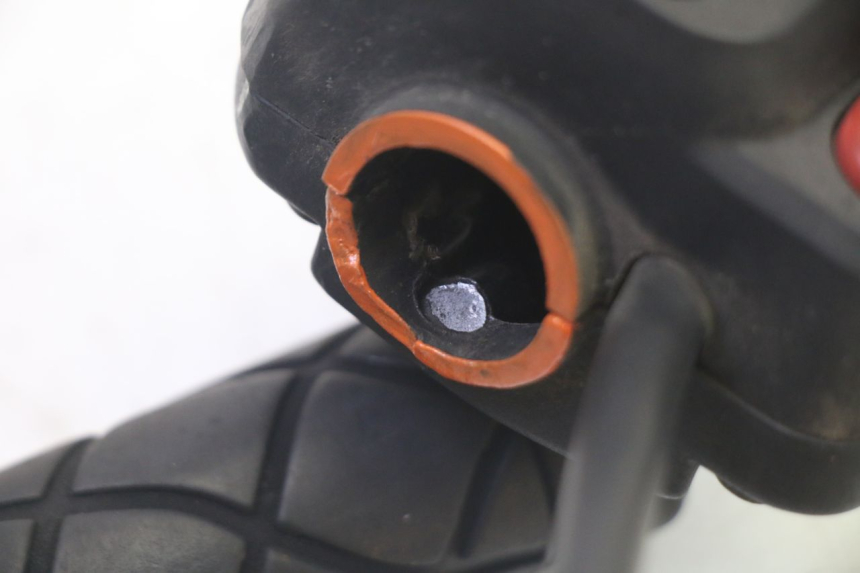 photo de RECHTS STUURSCHAKELAAR YAMAHA YP MAJESTY 125 (2007 - 2010) - Bevestigingspunten