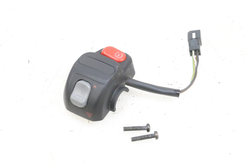 photo de RECHTS STUURSCHAKELAAR YAMAHA YP MAJESTY 125 (2002 - 2006) - Detail van het onderdeel