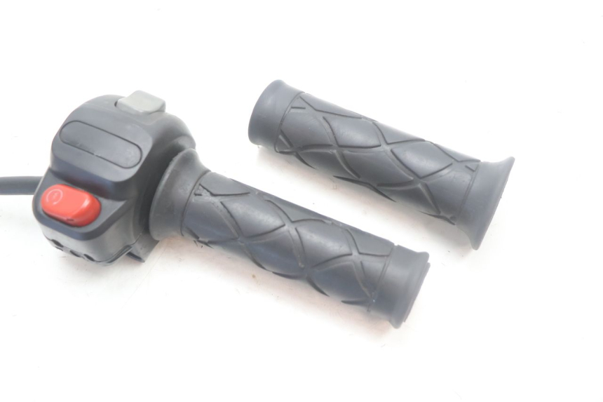 photo de RECHTS STUURSCHAKELAAR YAMAHA YP MAJESTY 125 (2007 - 2010) - Detail van het onderdeel