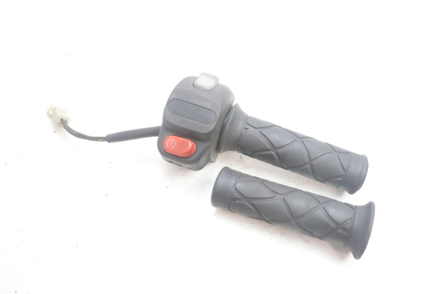 photo de RECHTS STUURSCHAKELAAR YAMAHA YP MAJESTY 125 (2002 - 2006) - Hoofdaanzicht