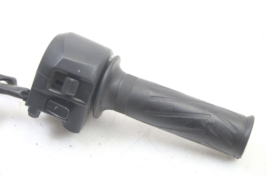 photo de RECHTER STUURSCHAKELAAR YAMAHA YP X-MAX XMAX 400 (2014 - 2017) - Detail van het onderdeel