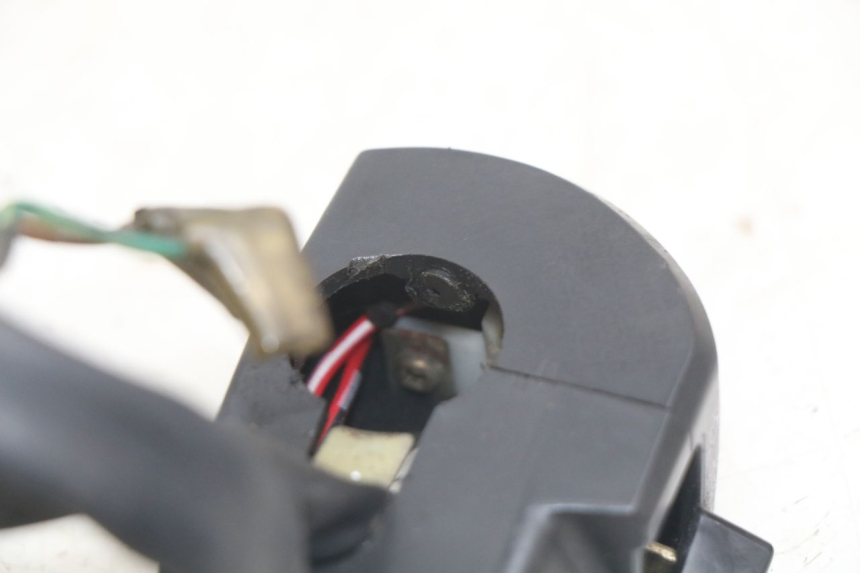 photo de RECHTS STUURSCHAKELAAR YAMAHA YZF R THUNDERCAT 600 (1996 - 2003) - Detail van het onderdeel