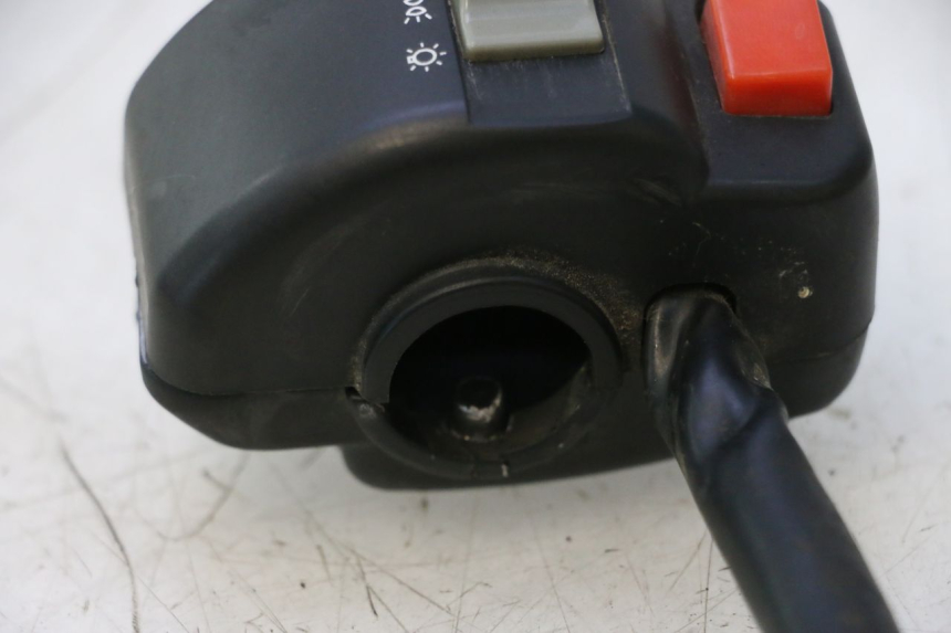 photo de RECHTER STUURSCHAKELAAR UNIVERSAL BIKE ZN50QT-11B 50 (2018 - 2021) - Detail van het onderdeel