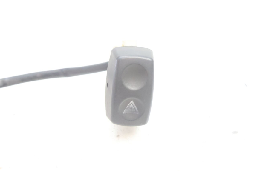 photo de SCHAKELAAR NOODKNIPPERLICHTEN BMW C1 125 (2000 - 2003) - Detail van het onderdeel