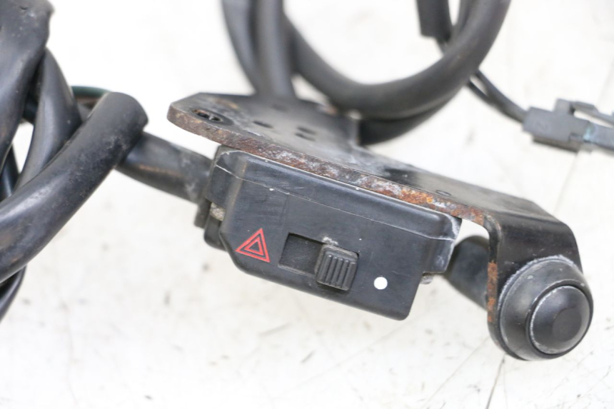 photo de SCHAKELAAR NOODKNIPPERLICHTEN YAMAHA FJR ABS 1300 (2006 - 2012) - Overzicht