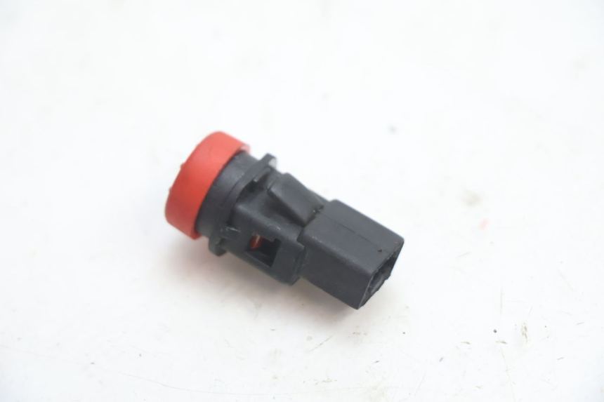 photo de SCHAKELAAR NOODKNIPPERLICHTEN PIAGGIO MP3 LT 400 (2007 - 2012) - Zoom op gebruiksstaat