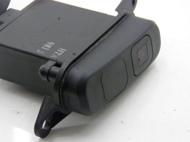 photo de SCHAKELAAR NOODKNIPPERLICHTEN SYM GTS EVO 125 (2009 - 2013) - Detail van het onderdeel