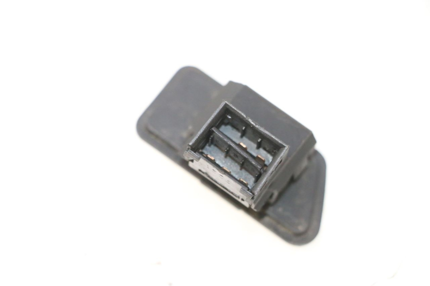 photo de SCHAKELAAR NOODKNIPPERLICHTEN YAMAHA XMAX X-MAX 125 (2006 - 2009) - Andere kijkhoek