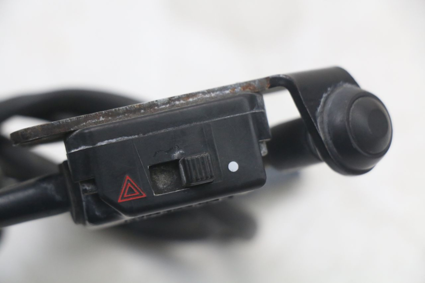 photo de SCHAKELAAR NOODKNIPPERLICHTEN YAMAHA FJR ABS 1300 (2006 - 2012) - Andere kijkhoek