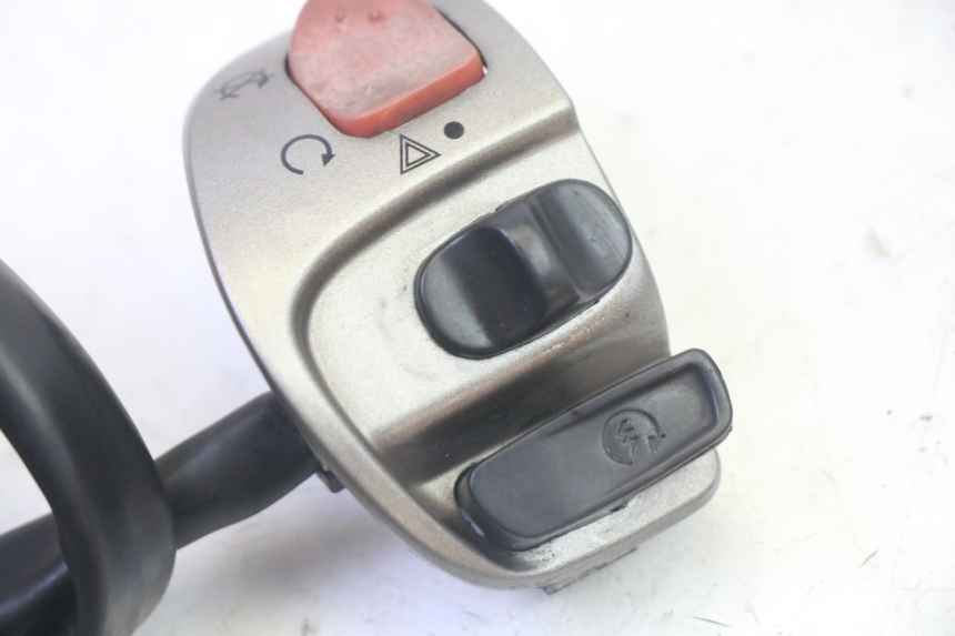 photo de LINKER STUURSCHAKELAAR QUADRO 4 4D 350 (2015 - 2018) - Zoom op gebruiksstaat