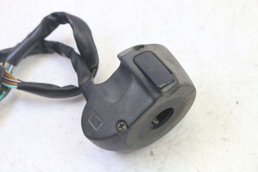 photo de LINKER STUURSCHAKELAAR ADIVA AD3 300 (2014 - 2020) - Technische close-up