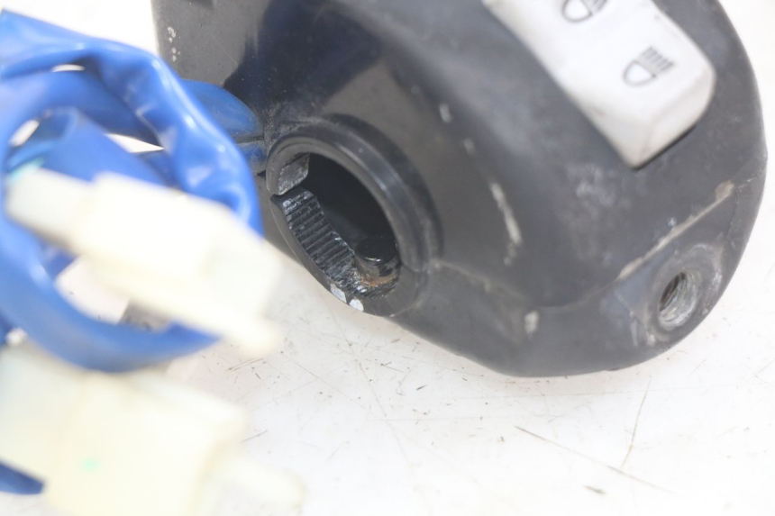 photo de LINKER STUURSCHAKELAAR KYMCO AGILITY 16+ 4T 50 (2018 - 2023) - Zoom op gebruiksstaat