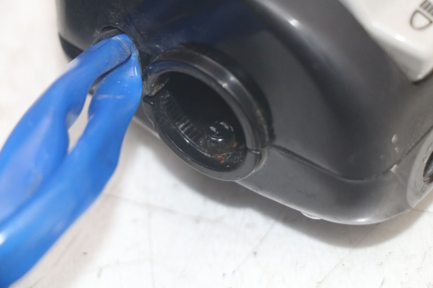 photo de LINKER STUURSCHAKELAAR KYMCO AGILITY 4T 50 (2018 - 2022) - Bevestigingspunten