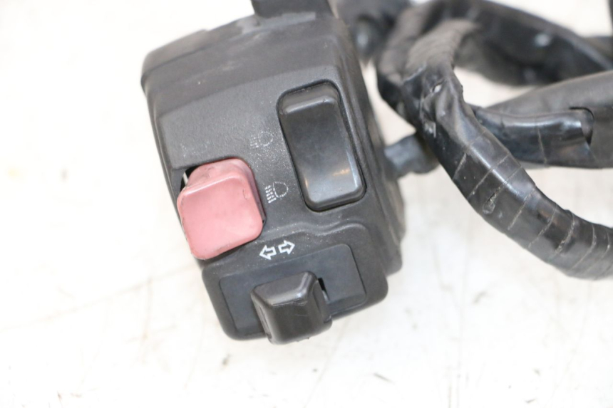 photo de LINKER STUURSCHAKELAAR MBK BOOSTER SPIRIT NAKED 50 (2004 - 2017) - Kenmerkende details