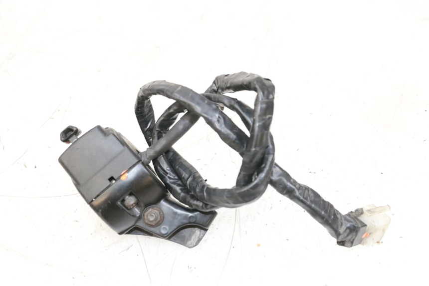 photo de LINKER STUURSCHAKELAAR MBK BOOSTER SPIRIT NAKED 50 (2004 - 2017) - Technische close-up