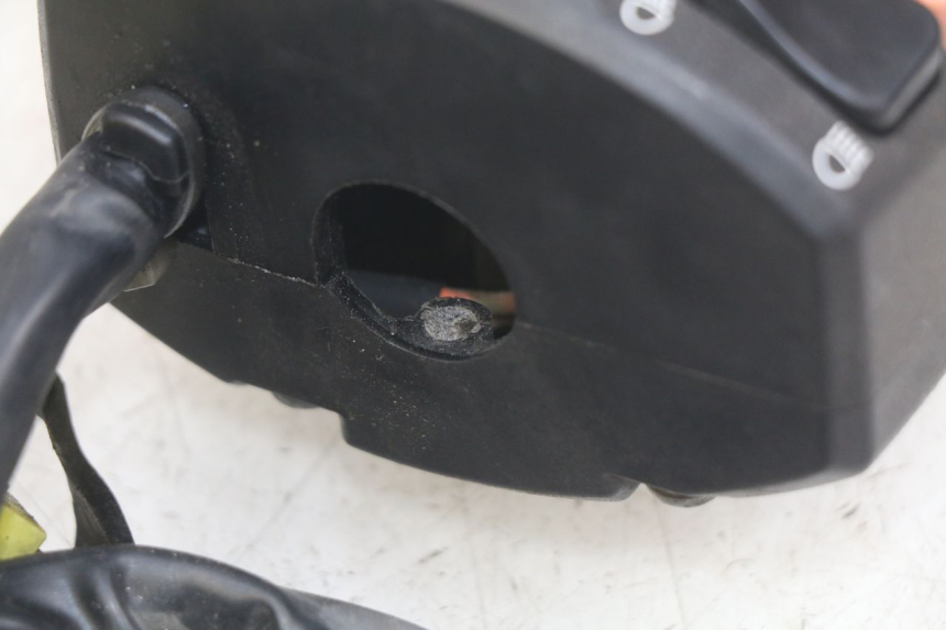 photo de LINKER STUURSCHAKELAAR SUZUKI BURGMAN 650 (2002 - 2004) - Detail van het onderdeel