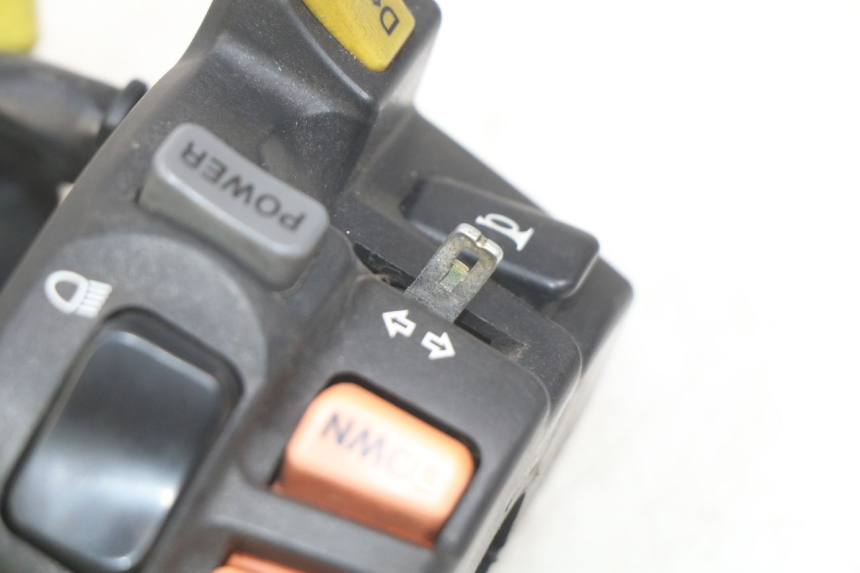 photo de LINKER STUURSCHAKELAAR SUZUKI BURGMAN 650 (2002 - 2004) - Staat van het oppervlak