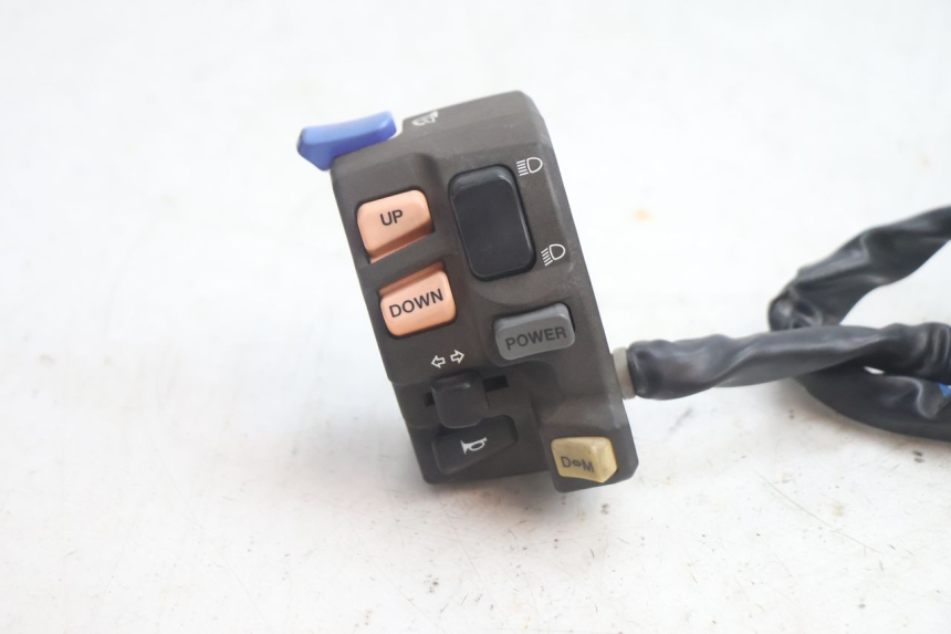 photo de LINKER STUURSCHAKELAAR SUZUKI BURGMAN EXECUTIVE ABS 650 (2006 - 2012) - Detail van het onderdeel