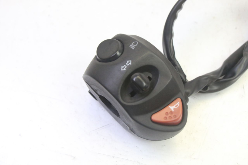 photo de LINKER STUURSCHAKELAAR PEUGEOT CITYSTAR 50 (2013 - 2017) - Detail van het onderdeel