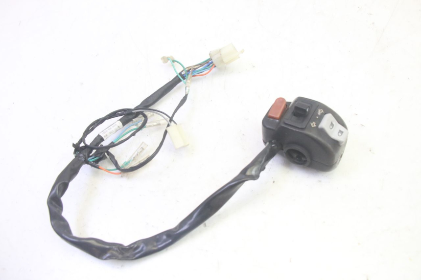 photo de LINKER STUURSCHAKELAAR SYM CROX 4T 50 (2016 - 2023) - Zoom op gebruiksstaat