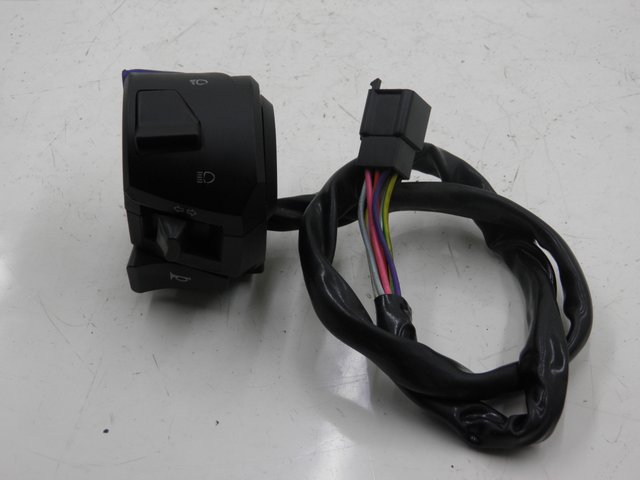 photo de LINKER STUURSCHAKELAAR DERBI GP MAX 250 (2006 - 2008) - Hoofdaanzicht