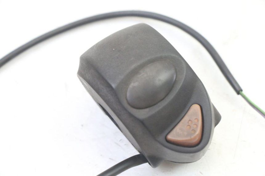 photo de LINKER STUURSCHAKELAAR PEUGEOT ELYSTAR 50 (2002 - 2014) - Detail van het onderdeel