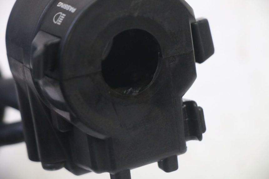 photo de LINKER STUURSCHAKELAAR HONDA FES S-WING SWING ABS 125 (2007 - 2015) - Bevestigingspunten