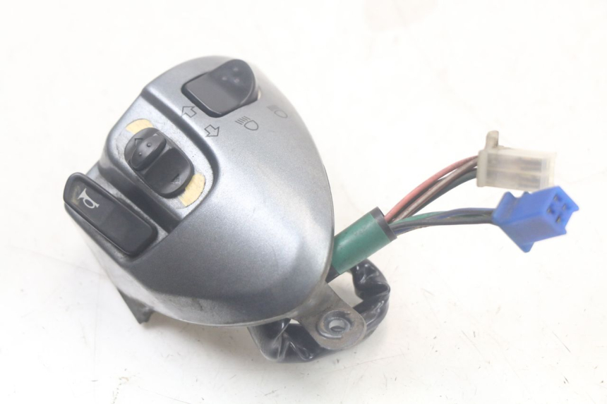 photo de LINKER STUURSCHAKELAAR MBK FLAME X 125 (2004 - 2007) - Detail van het onderdeel