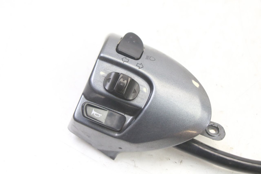 photo de LINKER STUURSCHAKELAAR MBK FLAME X 125 (2007 - 2016) - Detail van het onderdeel