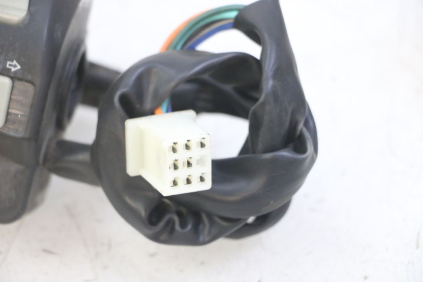 photo de LINKER STUURSCHAKELAAR VENESI FLY RETRO 4T 50 (2020 - 2025) - Bevestigingspunten