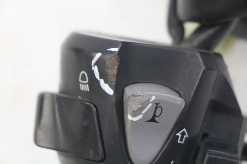 photo de LINKER STUURSCHAKELAAR HONDA FORZA 125 (2015 - 2016) - Detail van het onderdeel