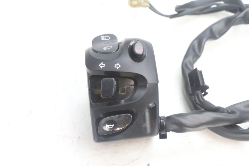 photo de LINKER STUURSCHAKELAAR YAMAHA FZ8 800 (2010 - 2016) - Detail van het onderdeel