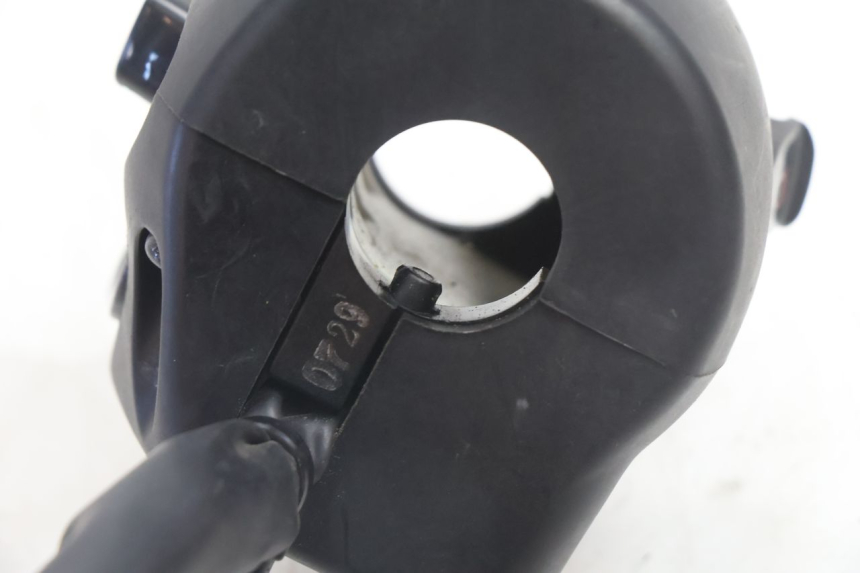 photo de LINKER STUURSCHAKELAAR YAMAHA FZ8 800 (2010 - 2016) - Bevestigingspunten