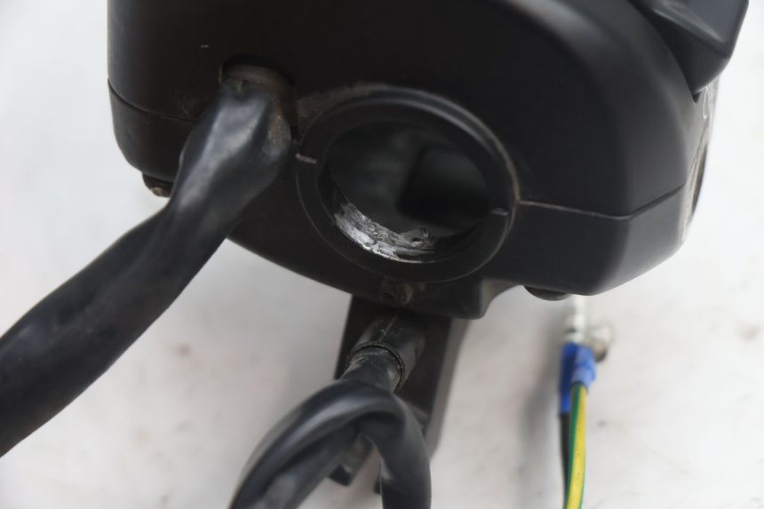 photo de LINKER SCHAKELAAR VASTRO GP 2T 50 (2013 - 2017) - Bevestigingspunten