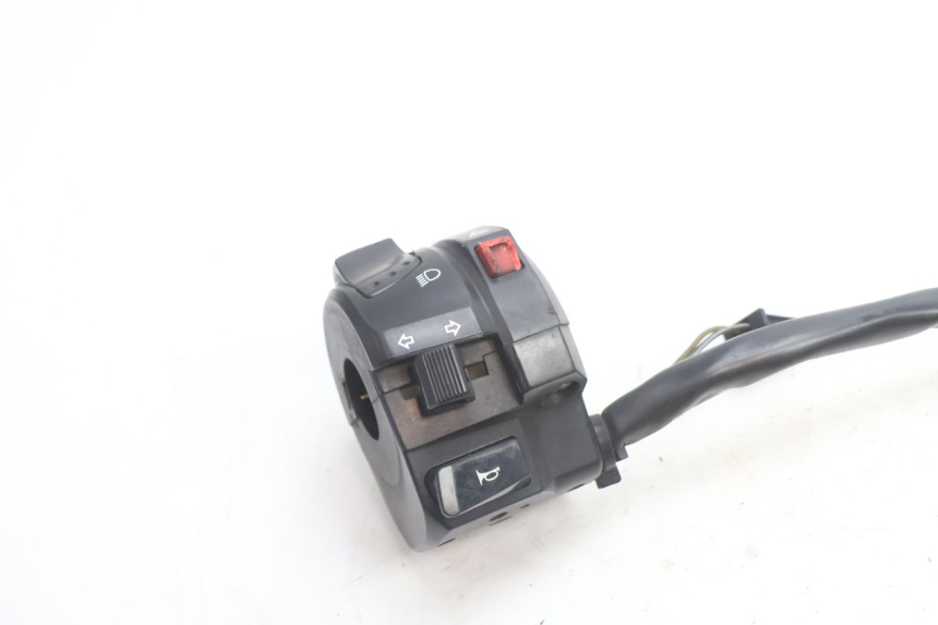 photo de LINKER SCHAKELAAR SUZUKI GSR 600 (2005 - 2012) - Detail van het onderdeel