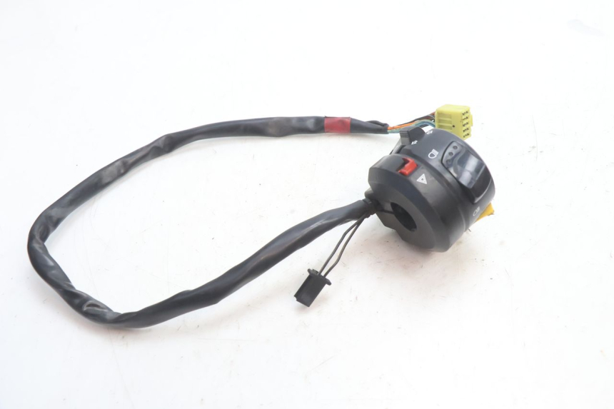 photo de LINKER SCHAKELAAR SUZUKI GSR 600 (2005 - 2012) - Technische close-up